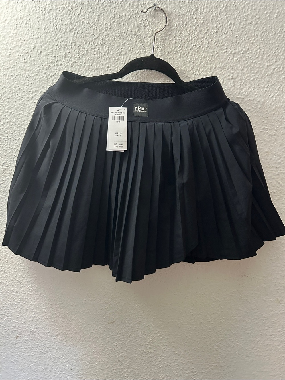 Abercrombie & Fitch Black Pleated Mini Skirt